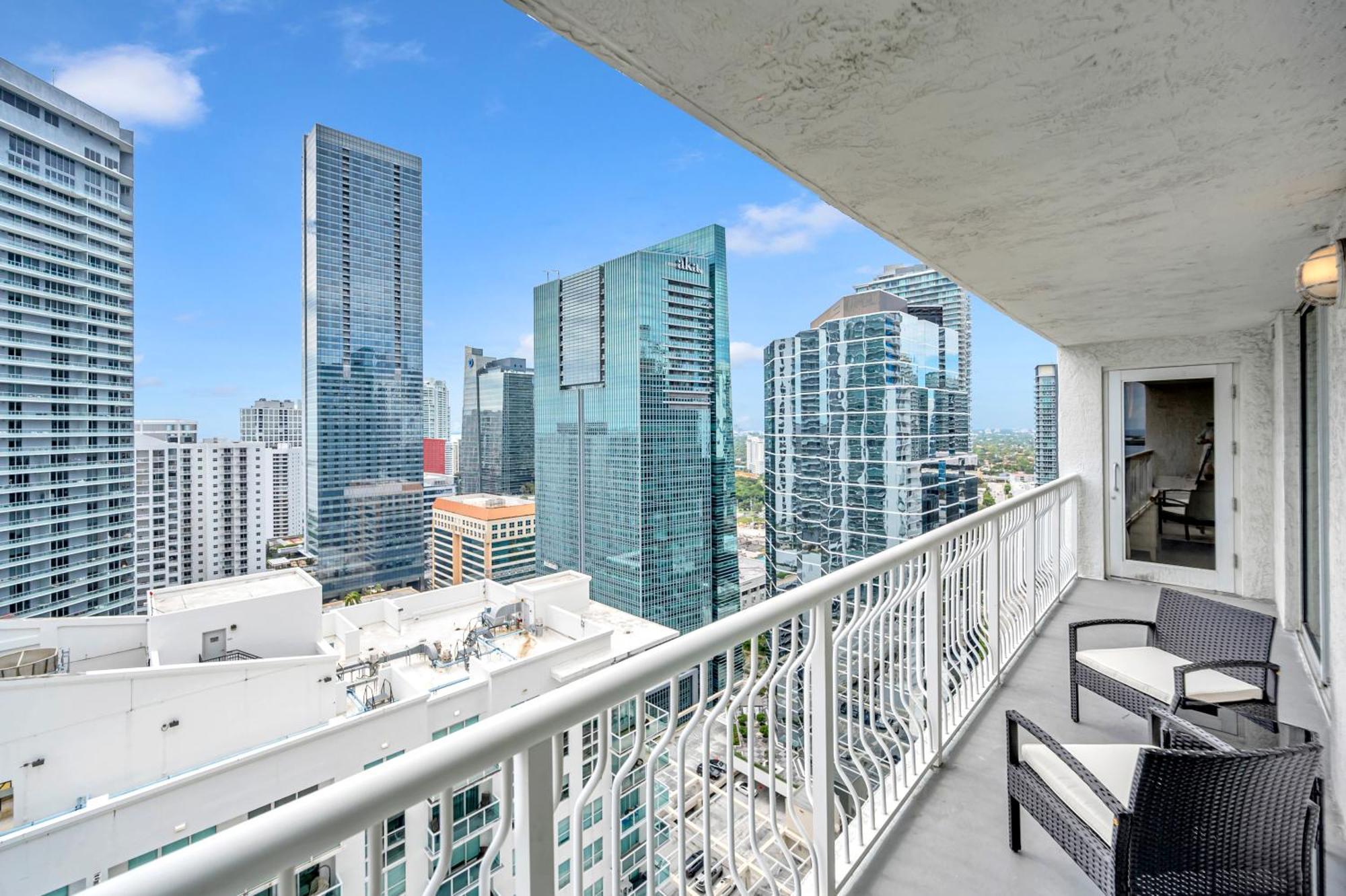 The Club - 1200 Brickell Bay Drive Apartamento