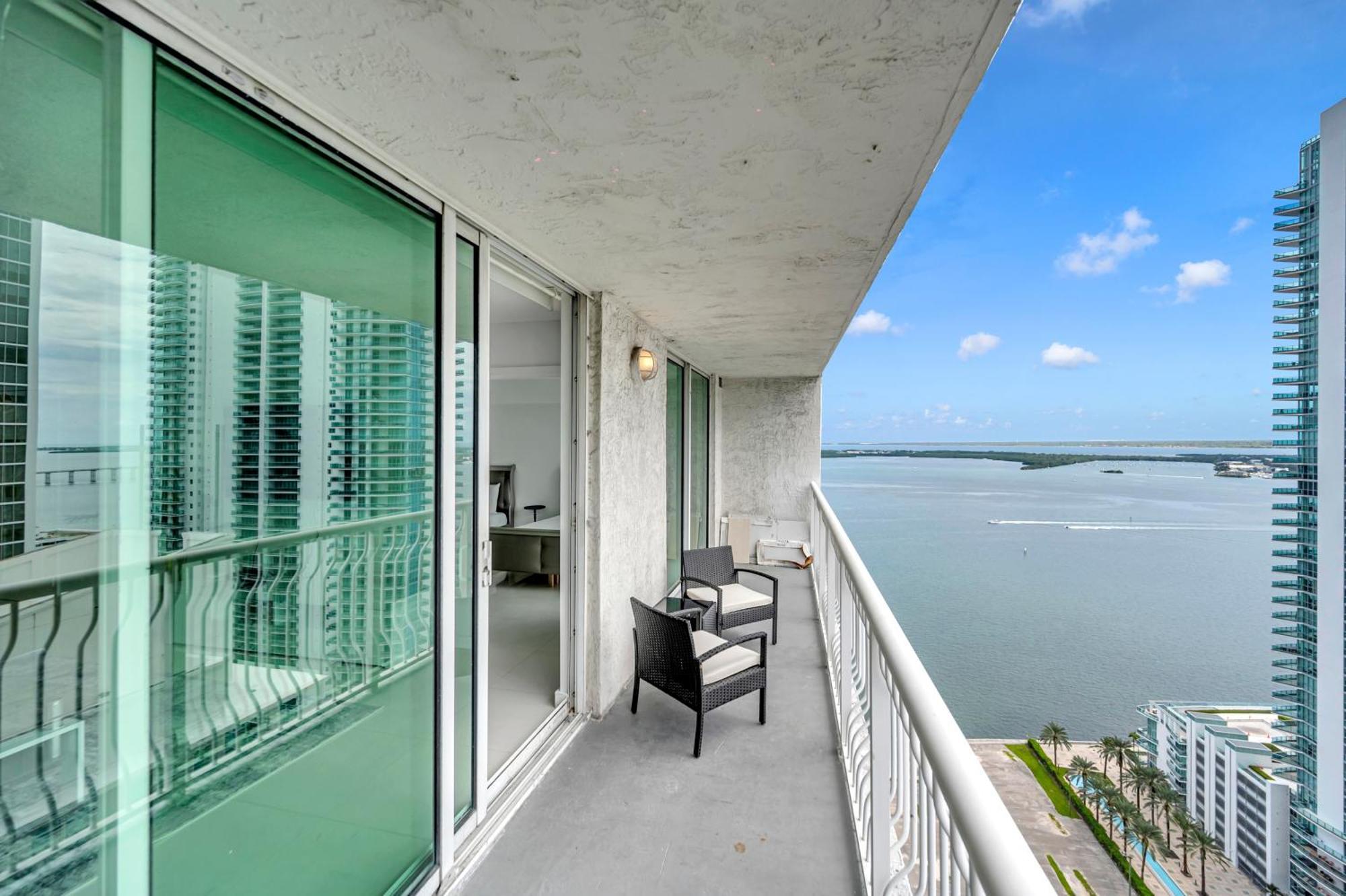 The Club - 1200 Brickell Bay Drive Apartamento